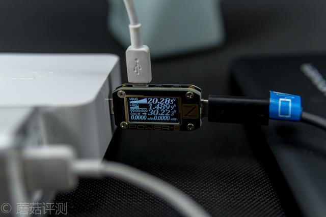 usb电压是多少，usb电压是多少伏（更轻、更薄、更好用——精密USB电压电流表你可以看看这个）