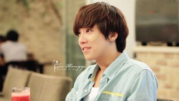 李弘基粉色头发现场，笑起来的时候感觉笑到我心里去了