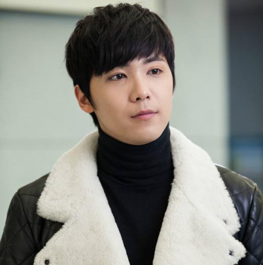 李弘基粉色头发现场，笑起来的时候感觉笑到我心里去了