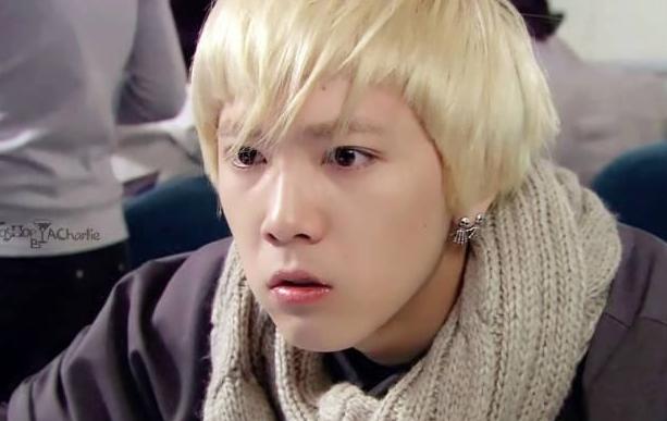 李弘基粉色头发现场，笑起来的时候感觉笑到我心里去了