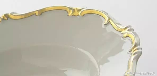 不锈钢可以放微波炉吗，不锈钢不可以在微波炉里面吗（这些东西千万别放微波炉）