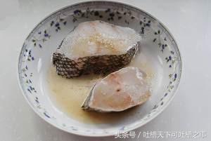 清蒸鳕鱼怎么做，怎么蒸鳕鱼好吃又简单（入口即化的清蒸鳕鱼）