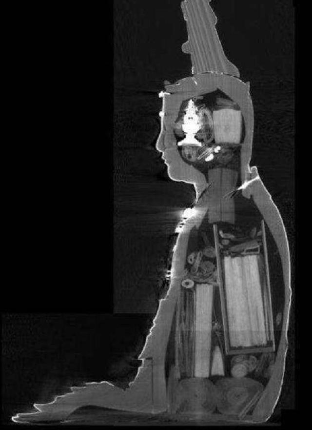 佛像装藏需要什么经文，佛像里装藏都装什么经（菩萨坐像中内藏百件文物）