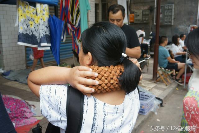 桃胡功效与作用，桃核手串多少颗最好辟邪（老农将山桃核编成保健枕）