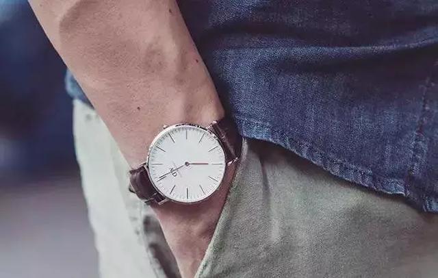 dw手镯值得买吗，dw手镯是黄金吗（成本200产地深圳的DW手表）