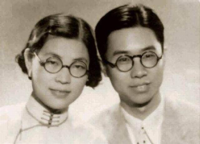 高晓松出生在清华，外祖父母都是物理学家，母亲是梁思成的学生