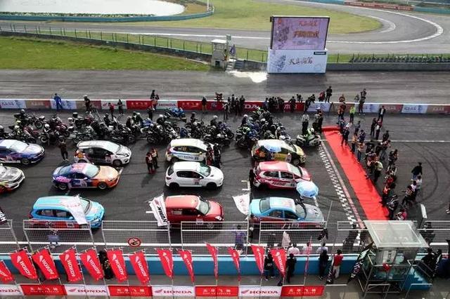 当职业赛车手的条件，职业赛车手的年龄要求（普通人如何成为一名赛车手）