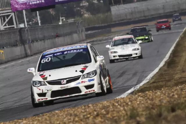 当职业赛车手的条件，职业赛车手的年龄要求（普通人如何成为一名赛车手）