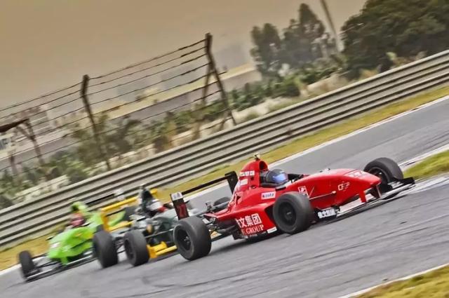 当职业赛车手的条件，职业赛车手的年龄要求（普通人如何成为一名赛车手）