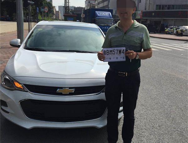 临牌过期上路怎么处罚，临牌过了有效期上路怎么处罚（不仅扣留机动车还罚款10000元）