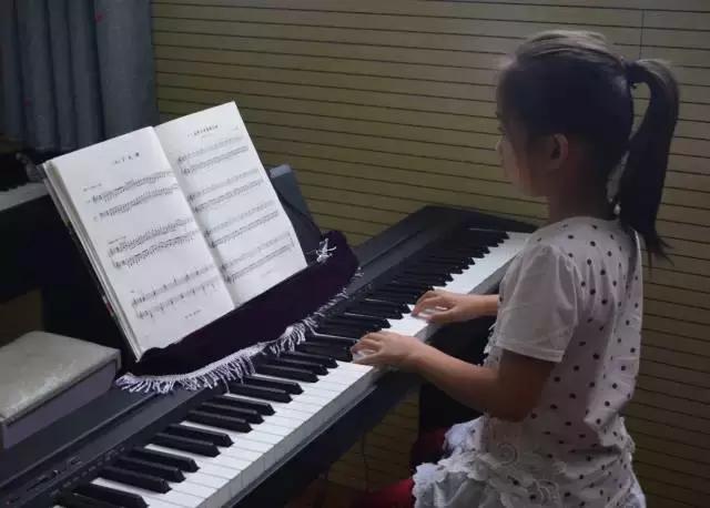 幼兒電子琴入門教程，自學電子琴入門基礎知識（電子琴指法入門技巧）