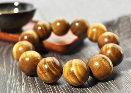 菩提子手串有什么寓意与功效，菩提子手链寓意是什么（文玩手串的寓意和功效）