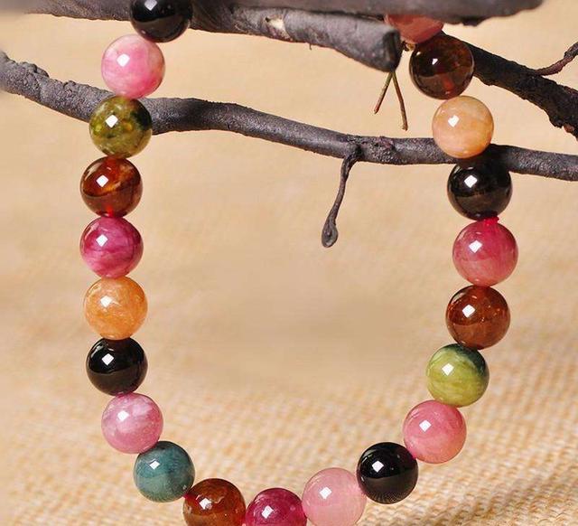 菩提子手串有什么寓意与功效，菩提子手链寓意是什么（文玩手串的寓意和功效）