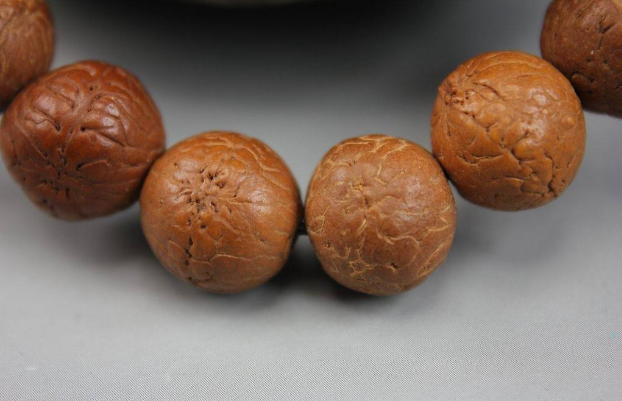 菩提子手串有什么寓意与功效，菩提子手链寓意是什么（文玩手串的寓意和功效）