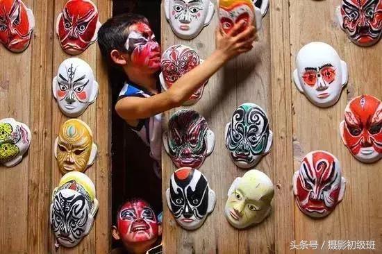 光圈和景深的关系，单反拍照光圈与景深的关系（景深和它的决定因素）