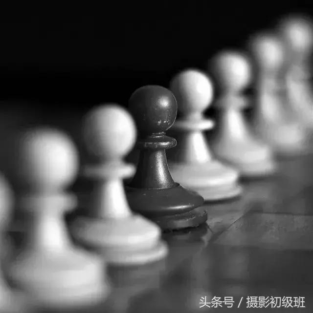 光圈和景深的关系，单反拍照光圈与景深的关系（景深和它的决定因素）