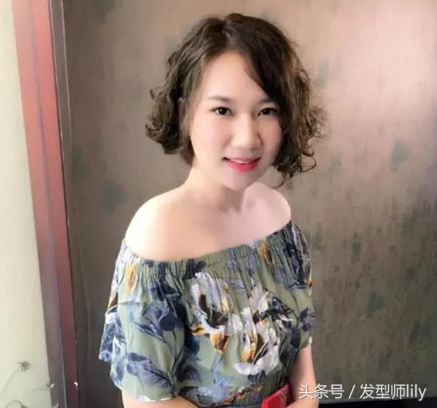 螺丝卷发型图片，40岁女人洋气卷发型（小到“螺丝卷”妹子们都要尝试一款带卷的发型）