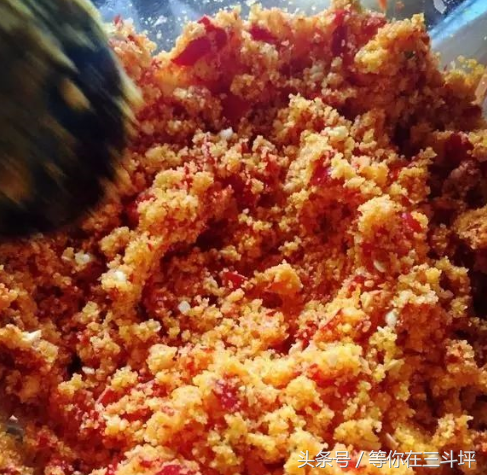 湖北美食榨广椒怎么做，湖北榨广椒蒸肉的做法（最美三斗坪之特色榨广椒）