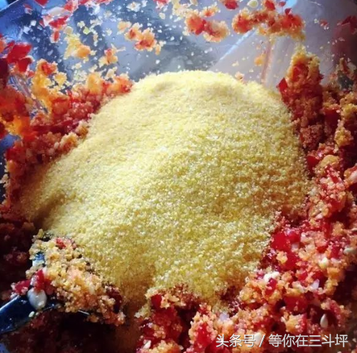 湖北美食榨广椒怎么做，湖北榨广椒蒸肉的做法（最美三斗坪之特色榨广椒）