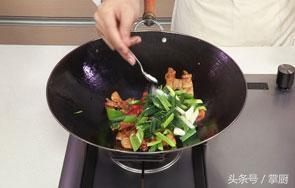 蒜苗炒肉丝的做法，蒜苗炒肉丝做法大全（三分钟教你做出一道好吃的家常蒜苗炒肉）