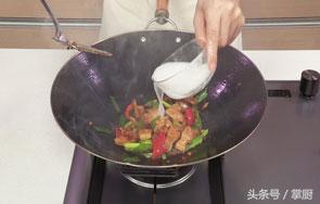 蒜苗炒肉丝的做法，蒜苗炒肉丝做法大全（三分钟教你做出一道好吃的家常蒜苗炒肉）