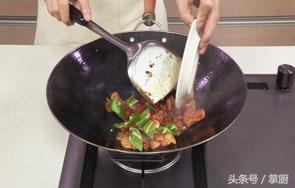 蒜苗炒肉丝的做法，蒜苗炒肉丝做法大全（三分钟教你做出一道好吃的家常蒜苗炒肉）