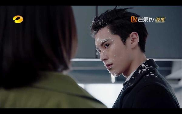 证件照可以戴眼镜吗，四级证件照可以戴眼镜吗（眼睛又大又亮笑得好灿烂）