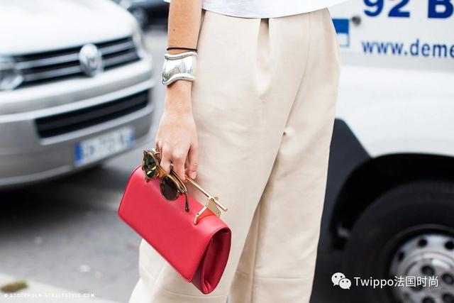 双肩书包带怎么穿，双肩书包带怎么穿好看（双肩包的5种背法和4个品牌）