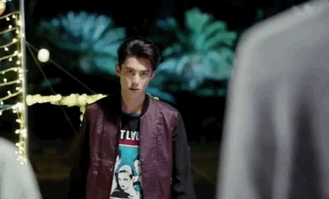 证件照可以戴眼镜吗，四级证件照可以戴眼镜吗（眼睛又大又亮笑得好灿烂）