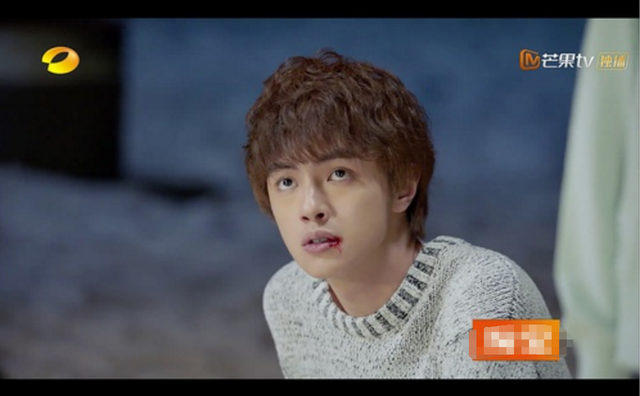 证件照可以戴眼镜吗，四级证件照可以戴眼镜吗（眼睛又大又亮笑得好灿烂）