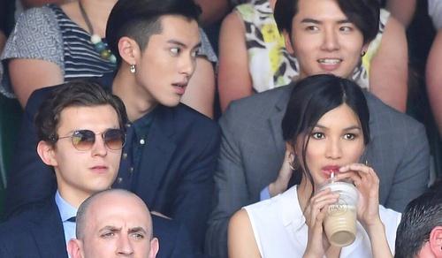 证件照可以戴眼镜吗，四级证件照可以戴眼镜吗（眼睛又大又亮笑得好灿烂）