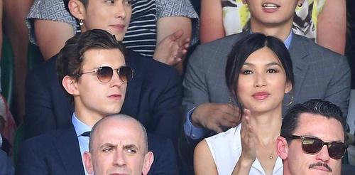 证件照可以戴眼镜吗，四级证件照可以戴眼镜吗（眼睛又大又亮笑得好灿烂）