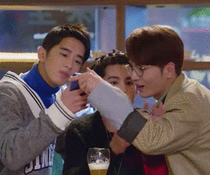 证件照可以戴眼镜吗，四级证件照可以戴眼镜吗（眼睛又大又亮笑得好灿烂）