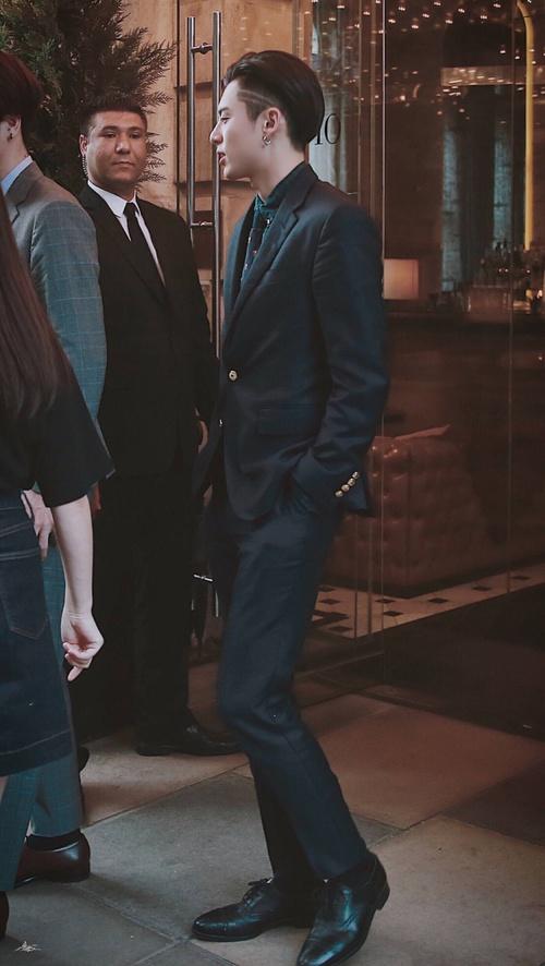 证件照可以戴眼镜吗，四级证件照可以戴眼镜吗（眼睛又大又亮笑得好灿烂）