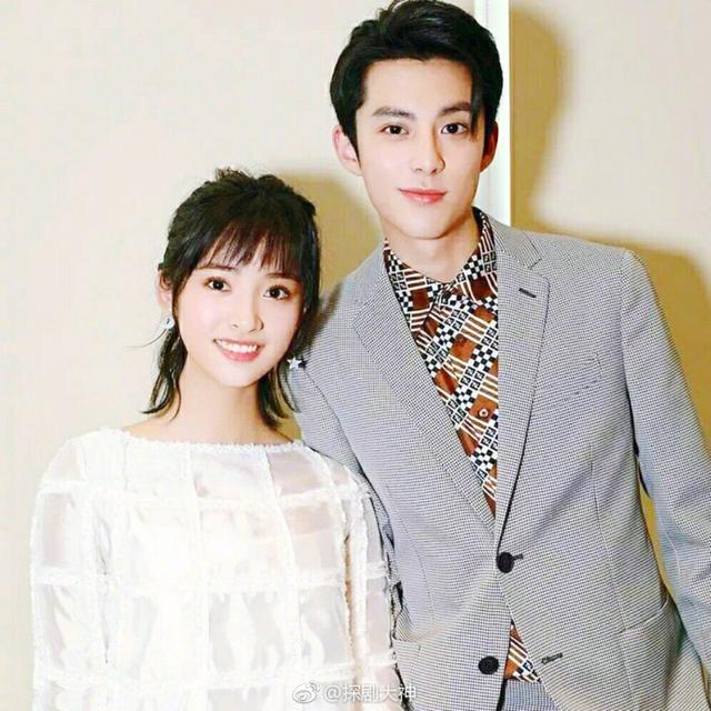 证件照可以戴眼镜吗，四级证件照可以戴眼镜吗（眼睛又大又亮笑得好灿烂）