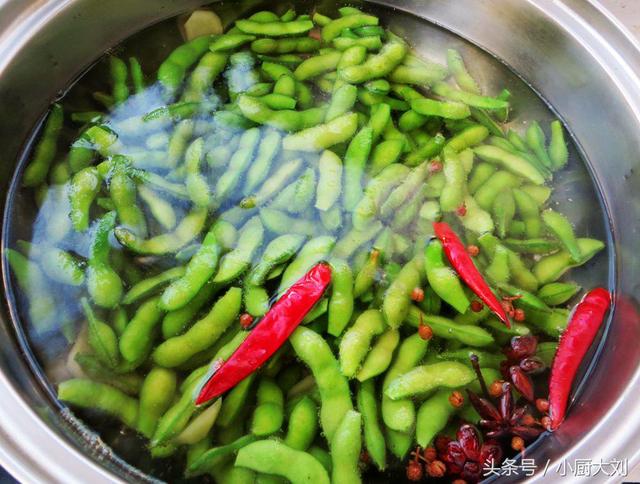 煮毛豆的做法，卖烧烤23年的大叔