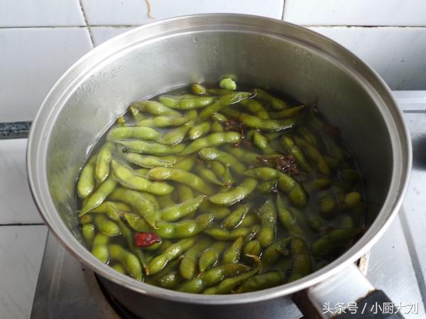 煮毛豆的做法，卖烧烤23年的大叔