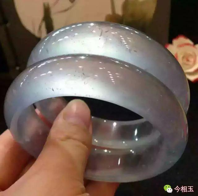 玉髓好还是翡翠好，玉髓和翡翠哪个好（如何区分玉髓和翡翠）