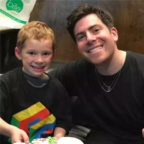 snicker,表示笑的英语词语(16种“笑”怎么表达) snicker,表示笑的英语词语(16种“笑”怎么表达)