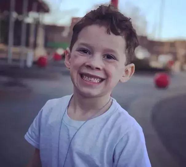 snicker,表示笑的英语词语(16种“笑”怎么表达) snicker,表示笑的英语词语(16种“笑”怎么表达)