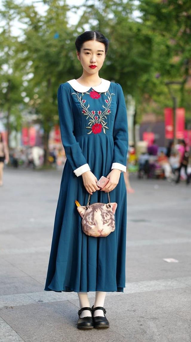 绿色衣服怎么搭配，绿色的衣服应该怎么搭配才好看（绿色衣服的实用搭配秘籍）