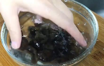 怎样做美味的红烧丝瓜木耳，丝瓜烧木耳的做法（丝瓜这样炒）