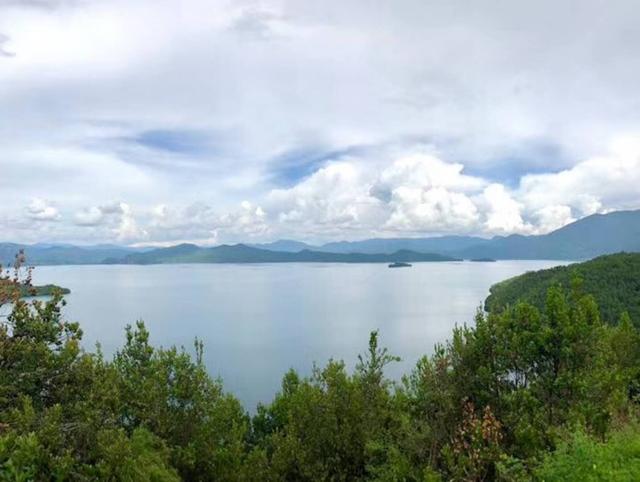 卢沟湖在哪里，泸沽湖旅游路线（泸沽湖位于四川省盐源县与云南省丽江市宁蒗县之间）