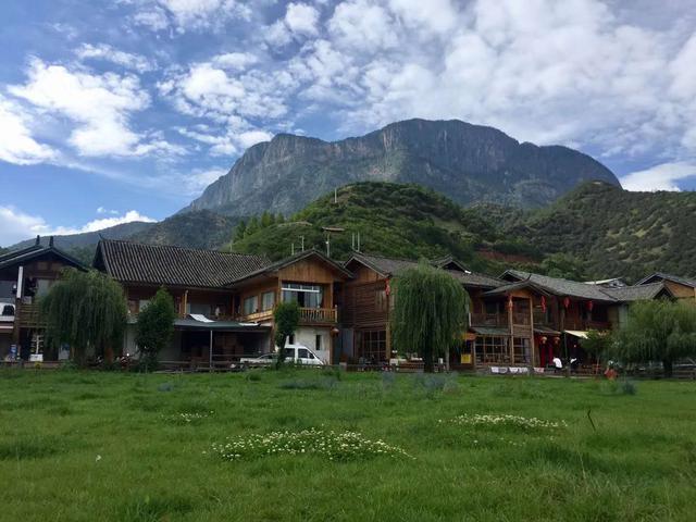 卢沟湖在哪里，泸沽湖旅游路线（泸沽湖位于四川省盐源县与云南省丽江市宁蒗县之间）