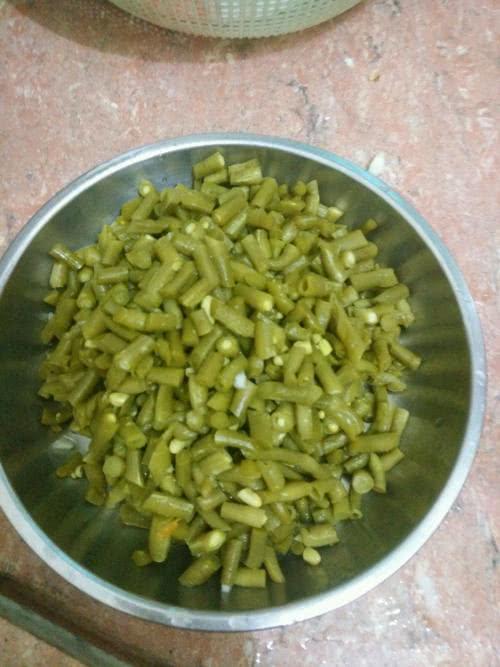 酸豆角炒鸡蛋，酸豆角炒鸡蛋怎么做（又酸又脆的酸豆角怎么做出来的）