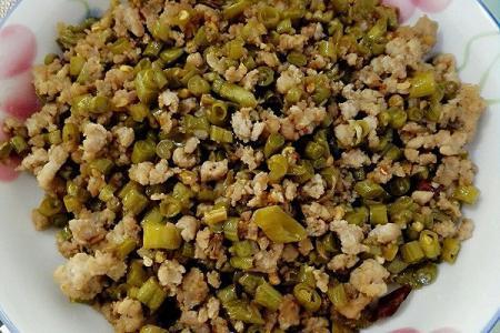 酸豆角炒鸡蛋，酸豆角炒鸡蛋怎么做（又酸又脆的酸豆角怎么做出来的）