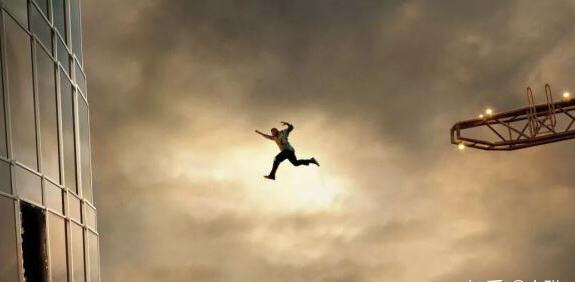 摩天营救香港明珠塔多高，香港摩天大楼明珠塔（《摩天营救》里的珍珠塔圆了多少人的“天堂梦”）