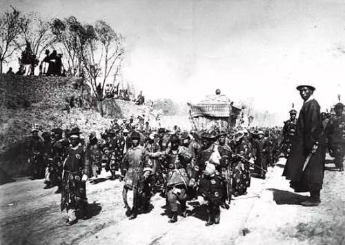 圆寂是什么意思，圆寂是什么意思闭气死吗（为何皇帝去世叫“驾崩”）