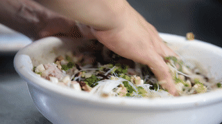 煎炸鲮鱼的做法，炸鳊鱼的做法大全（这个顺德厨师宁愿不做也不换别的食材）