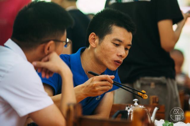 煎炸鲮鱼的做法，炸鳊鱼的做法大全（这个顺德厨师宁愿不做也不换别的食材）